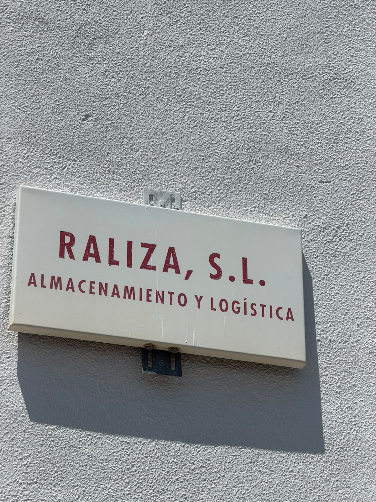 Cartel de Raliza S.L., almacenamiento y logística